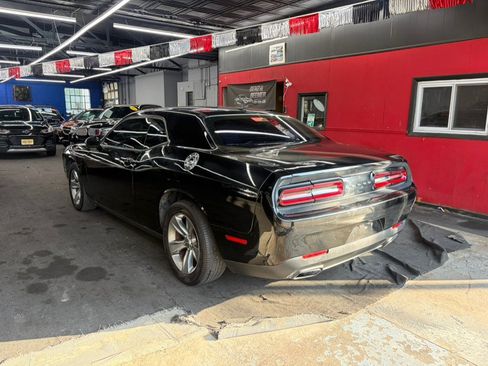 Used 2015 Dodge Challenger SXT RWD image 6