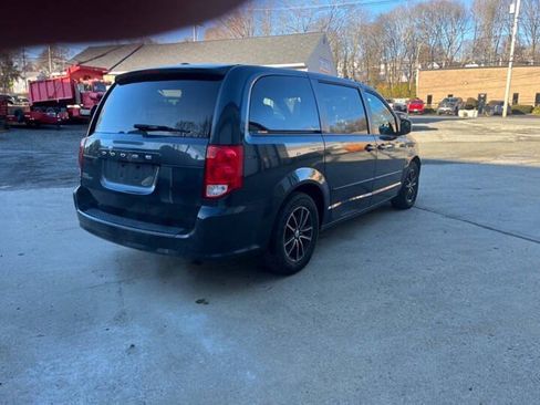 Used 2014 Dodge Grand Caravan SXT FWD image 3