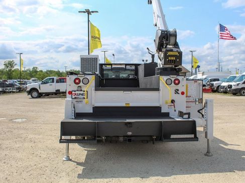 New 2025 Ford F550 4x4 Regular Cab Super Duty image 5