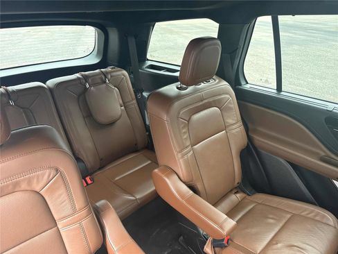 Used 2022 Lincoln Aviator Reserve w/ Equipment Group 201A image 28