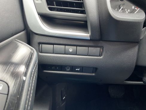 Used 2025 Nissan Rogue SV AWD/4WD image 25