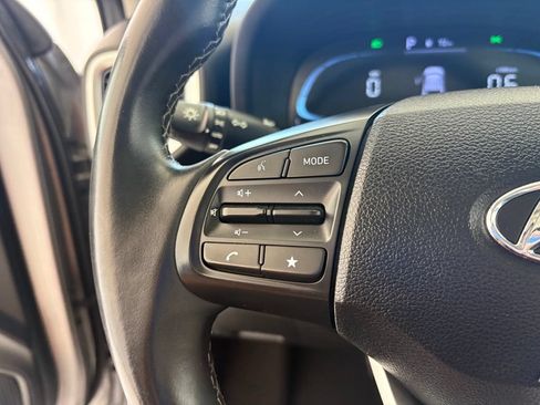 Used 2024 Hyundai Venue SEL FWD image 4