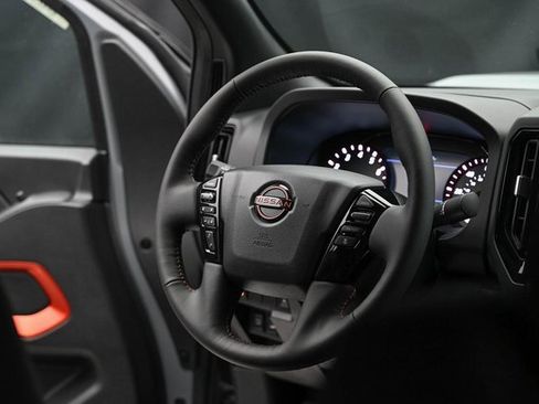 Used 2025 Nissan Frontier PRO-4X w/ Pro Convenience Package image 16