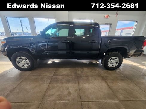 Used 2022 Toyota Tacoma SR image 6