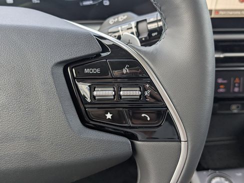 New 2025 Kia Niro SX image 32