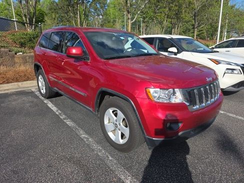 Used 2011 Jeep Grand Cherokee Laredo image 3