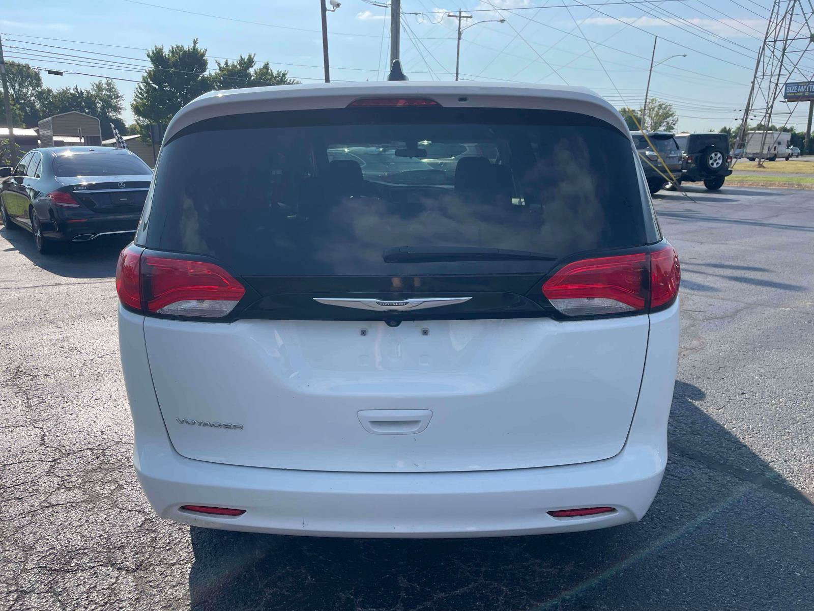 Used 2022 Chrysler Voyager LX FWD image 6