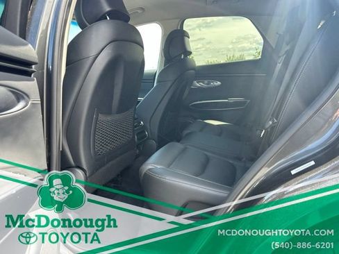Used 2025 Genesis GV70 2.5T AWD/4WD image 5