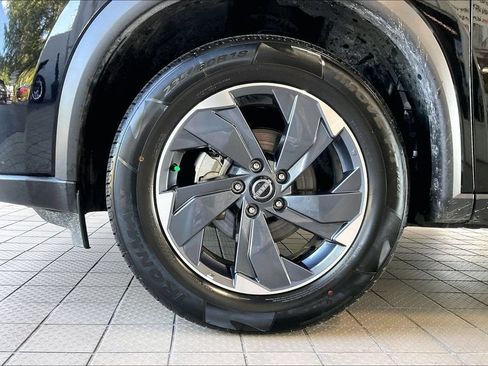 Used 2025 Nissan Rogue SV FWD image 30