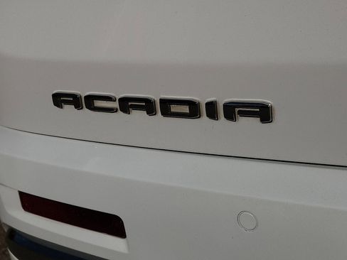 Used 2023 GMC Acadia Denali image 8