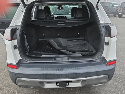 Used 2019 Jeep Cherokee Limited w/ Luxury Group image 18