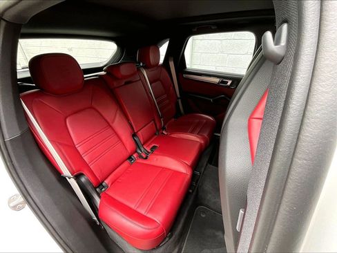 Certified 2023 Porsche Cayenne Platinum Edition AWD/4WD image 21