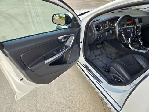 Used 2016 Volvo V60 T5 Cross Country w/ Convenience Package AWD/4WD image 10