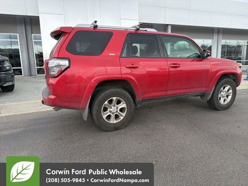Used 2018 Toyota 4Runner SR5 Premium image 4