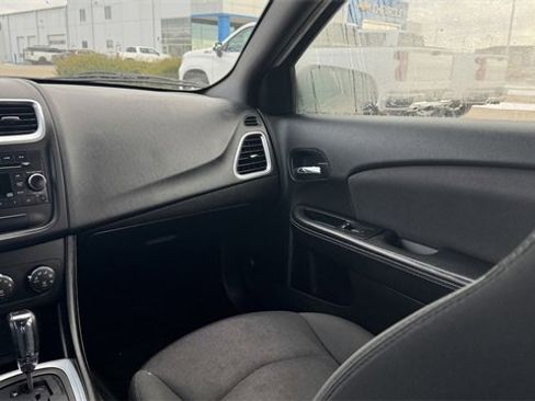 Used 2013 Dodge Avenger SXT image 15