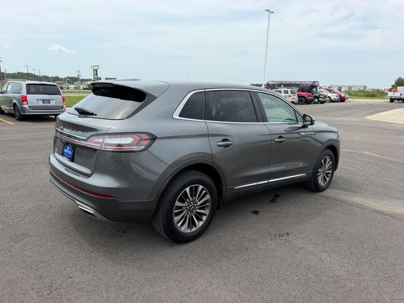 Used 2022 Lincoln Nautilus Reserve AWD/4WD image 5