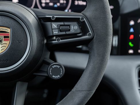 Used 2025 Porsche Taycan 4 image 16