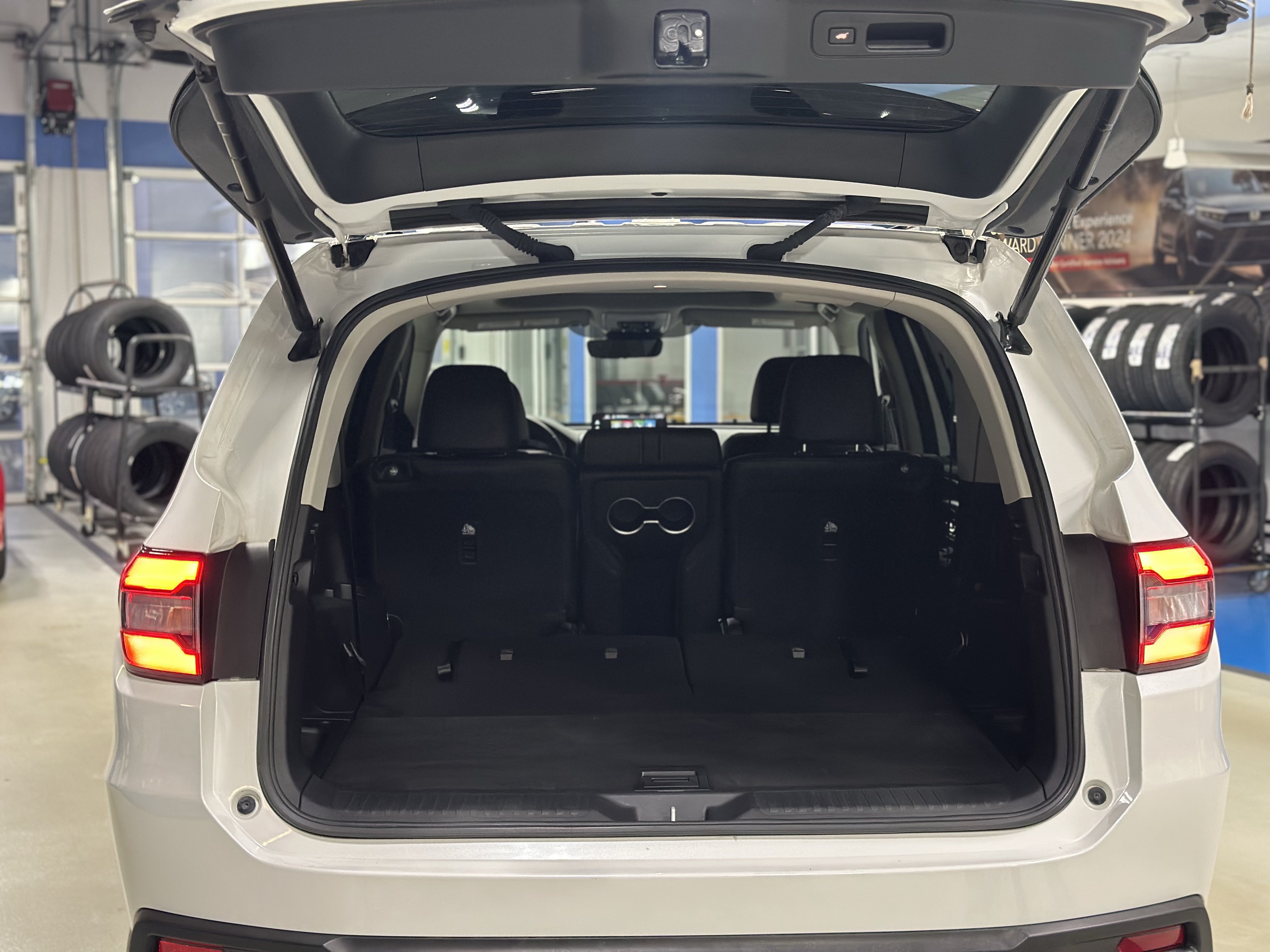 Used 2023 Honda Pilot Touring image 7