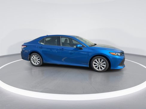 Used 2019 Toyota Camry LE image 10