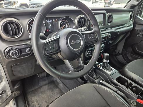 Used 2023 Jeep Gladiator Sport AWD/4WD image 27