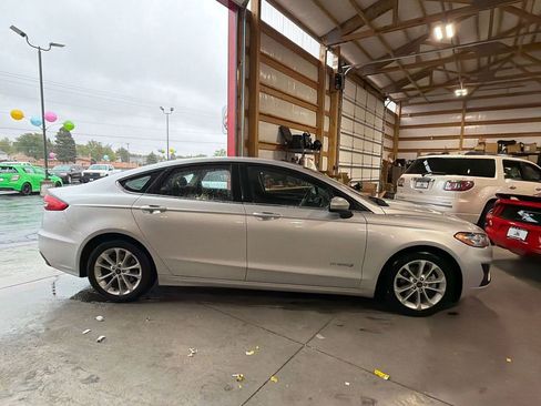 Used 2019 Ford Fusion SE FWD image 7