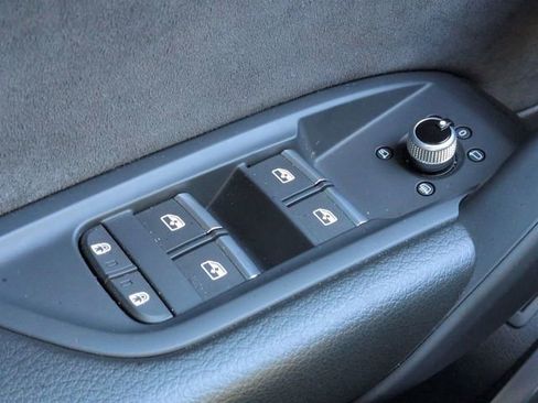 Used 2022 Audi SQ5 Premium w/ Convenience Package image 24