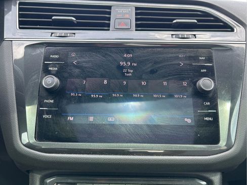 Used 2019 Volkswagen Tiguan SEL R-Line FWD image 29