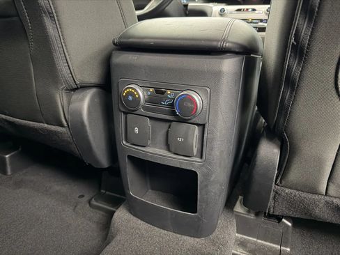 Used 2021 Ford Explorer XLT AWD/4WD image 31