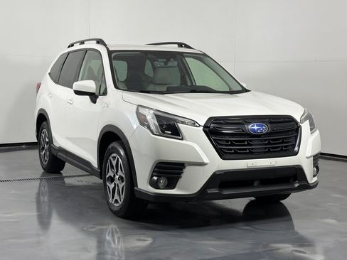 Used 2022 Subaru Forester Premium AWD/4WD image 3