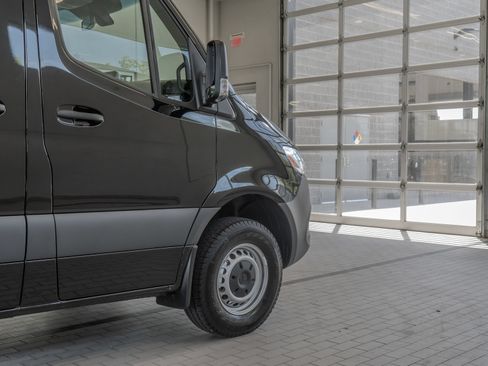 Used 2025 Mercedes-Benz Sprinter 3500 image 31
