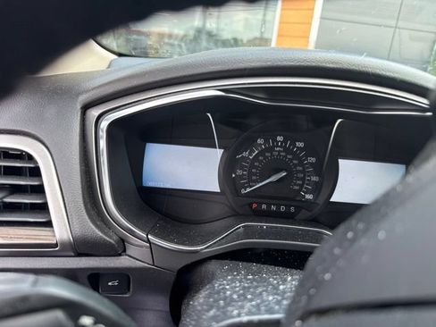 Used 2018 Ford Fusion SE w/ Fusion SE Technology Package FWD image 10