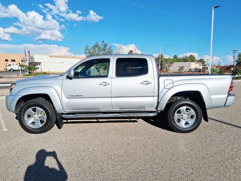 Used 2010 Toyota Tacoma PreRunner RWD image 3