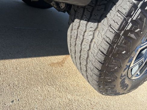 Used 2025 Chevrolet Colorado Z71 w/ Technology Package image 6