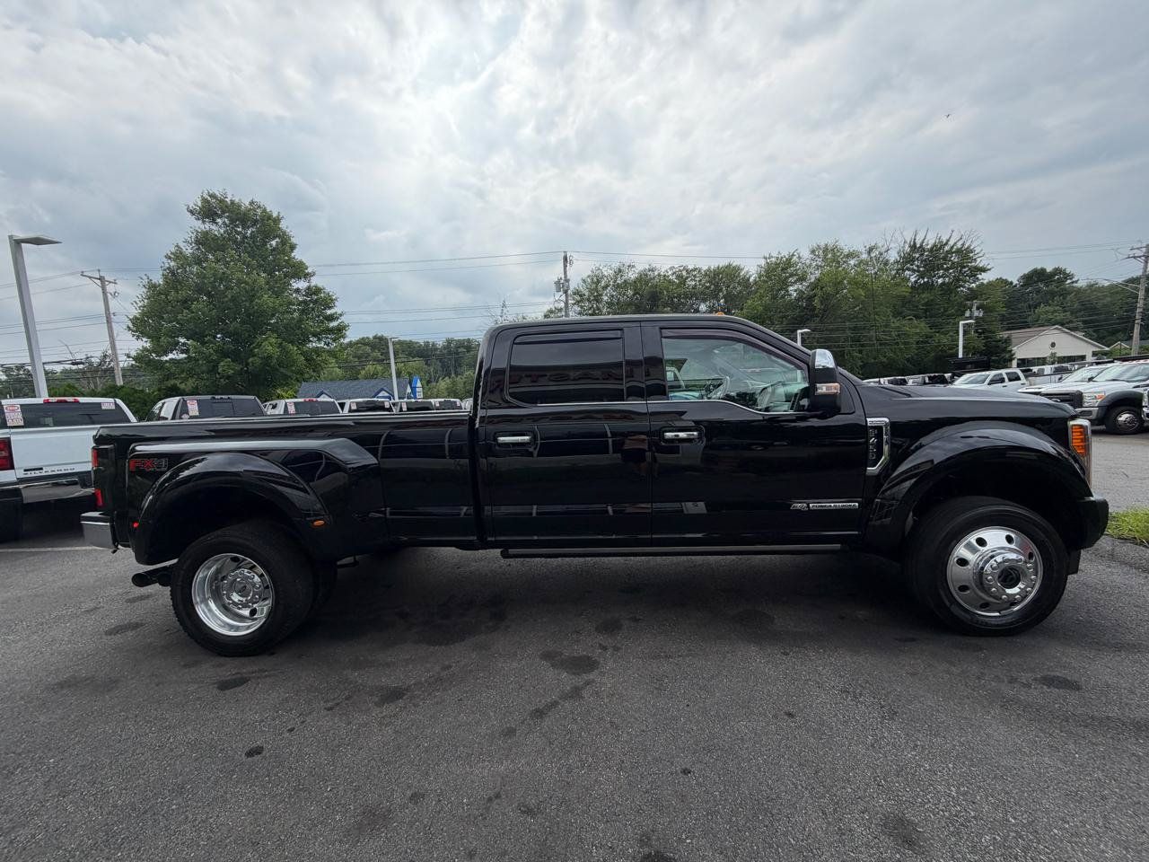 Used 2017 Ford F450 Platinum w/ Platinum Ultimate Package AWD/4WD image 6