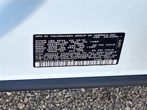 Used 2025 Volkswagen Atlas Cross Sport SE image 31