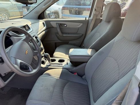 Used 2017 Chevrolet Traverse LS FWD image 6