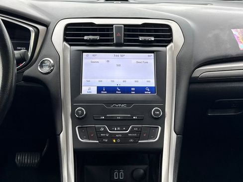 Used 2020 Ford Fusion SE image 18
