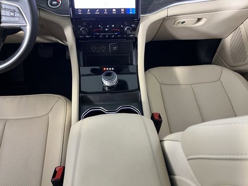 Certified 2024 Jeep Grand Cherokee Limited w/ Luxury Tech Group II image 16
