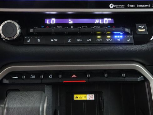 Used 2023 Toyota Tundra Limited AWD/4WD image 20
