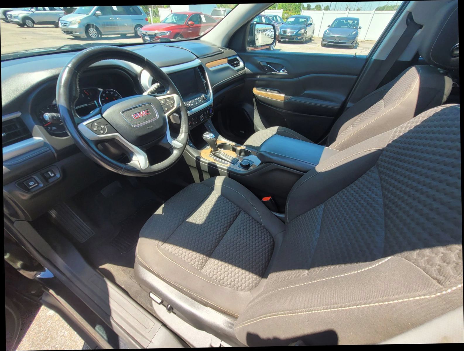 Used 2017 GMC Acadia SLE w/ Driver Alert Package I FWD image 29