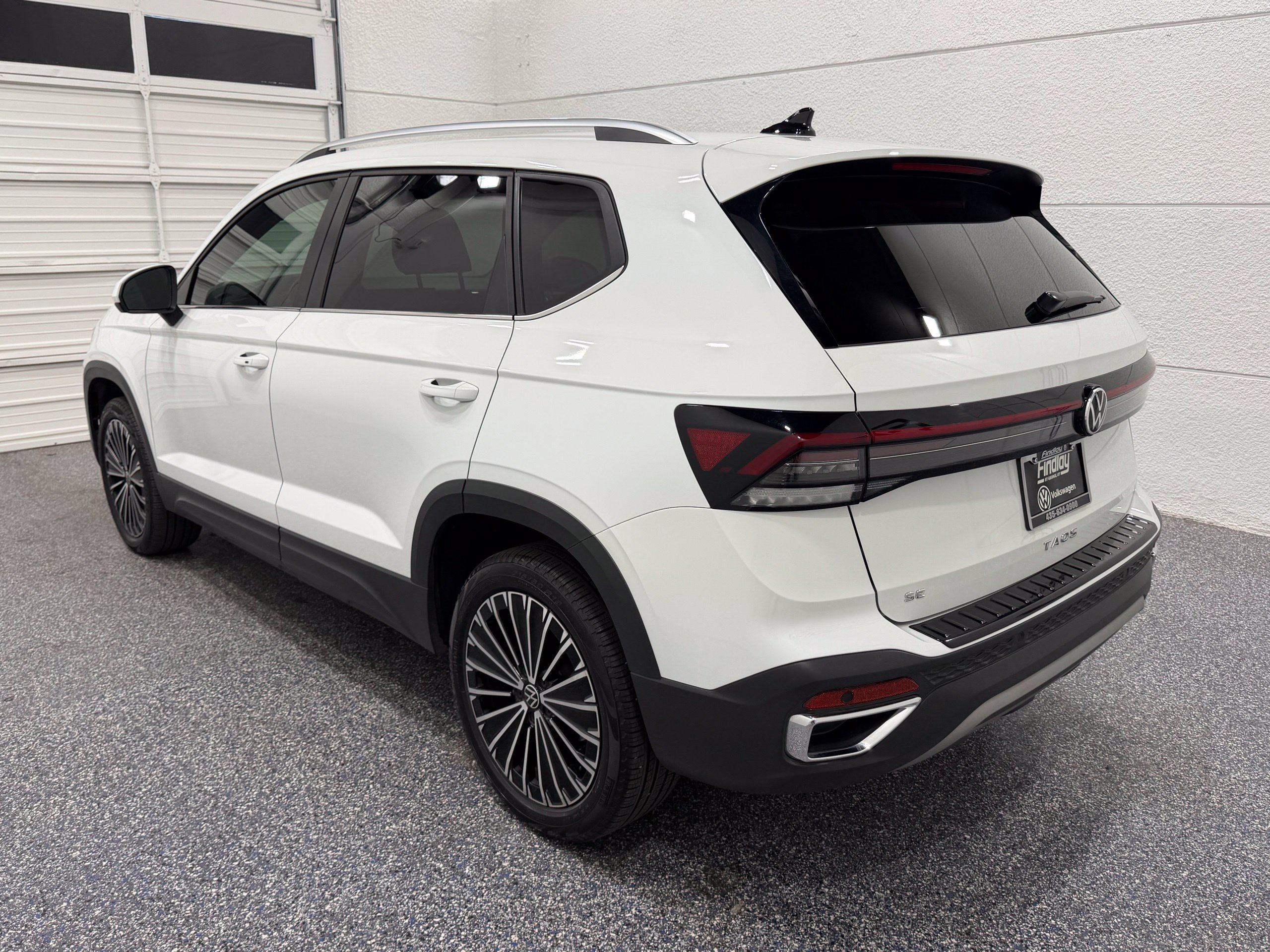 Certified 2025 Volkswagen Taos SE FWD image 4