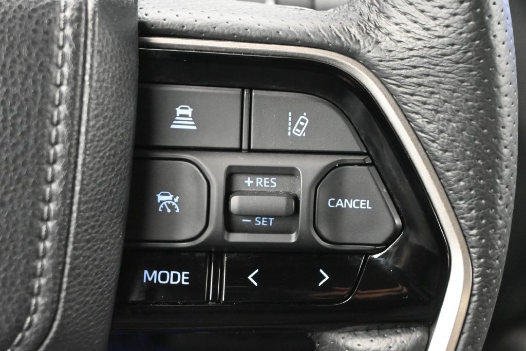 Used 2023 Toyota Tundra Limited w/ Power Package RWD image 9