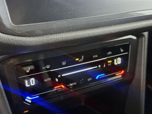 Used 2023 Volkswagen Tiguan SE image 22