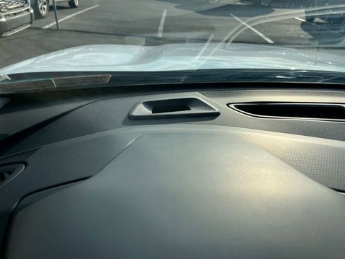 Used 2025 Chevrolet Trax LT image 33