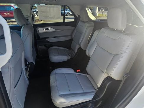 New 2026 Ford Explorer Active w/ Active Comfort Package image 5