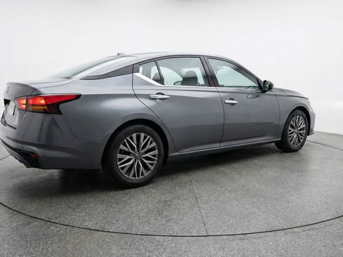 Used 2025 Nissan Altima 2.5 SV image 9