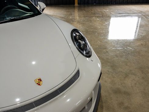 Used 2018 Porsche 911 GT3 RWD image 10