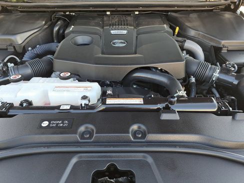 Used 2024 Lexus GX 550 w/ Accessory Package (31) AWD/4WD image 34