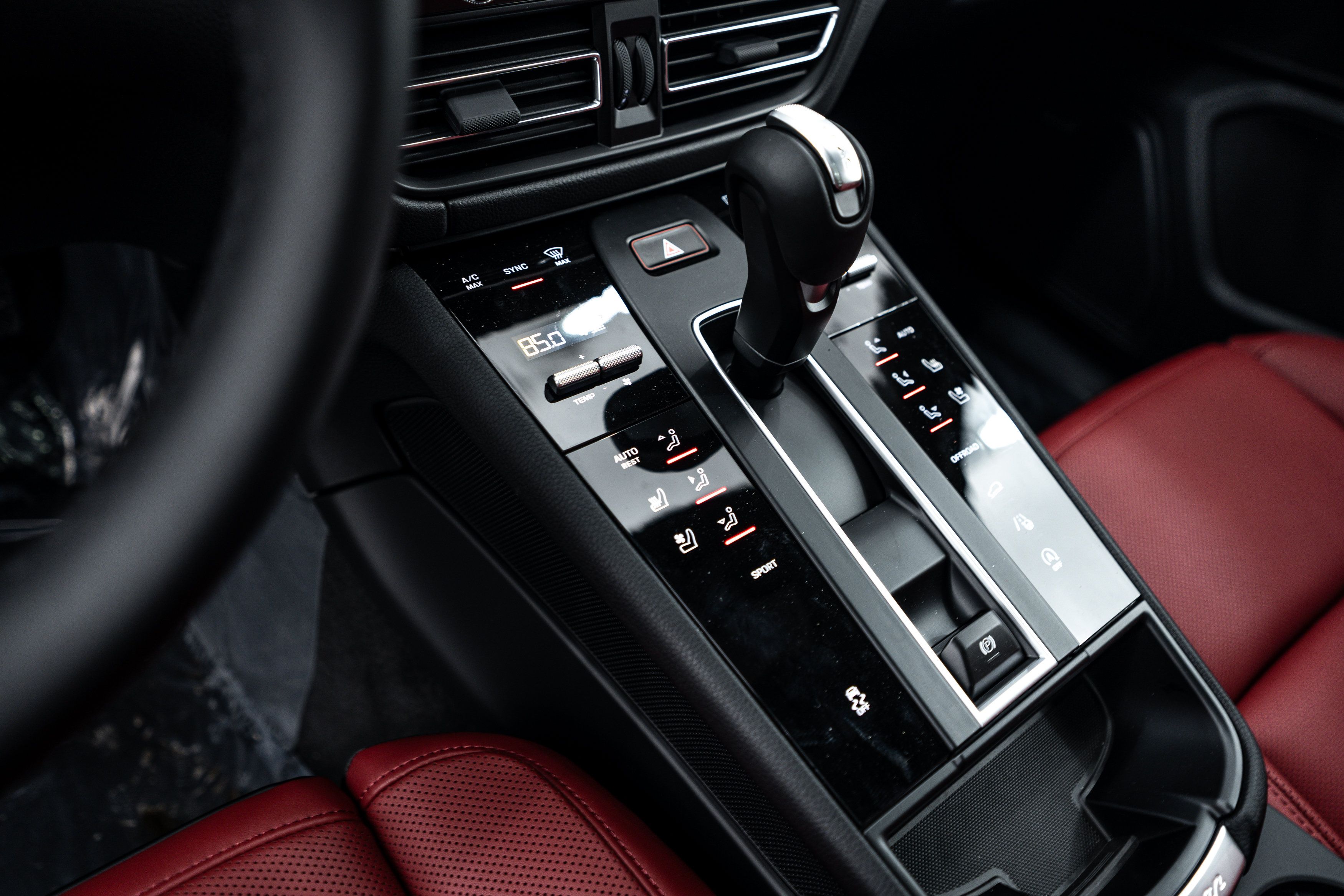 Certified 2026 Porsche Macan AWD/4WD image 12