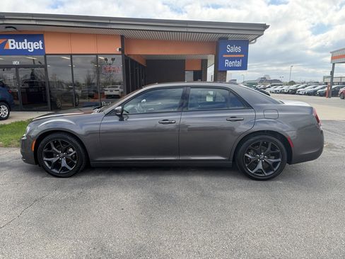 Used 2023 Chrysler 300 S w/ Comfort Group RWD image 2